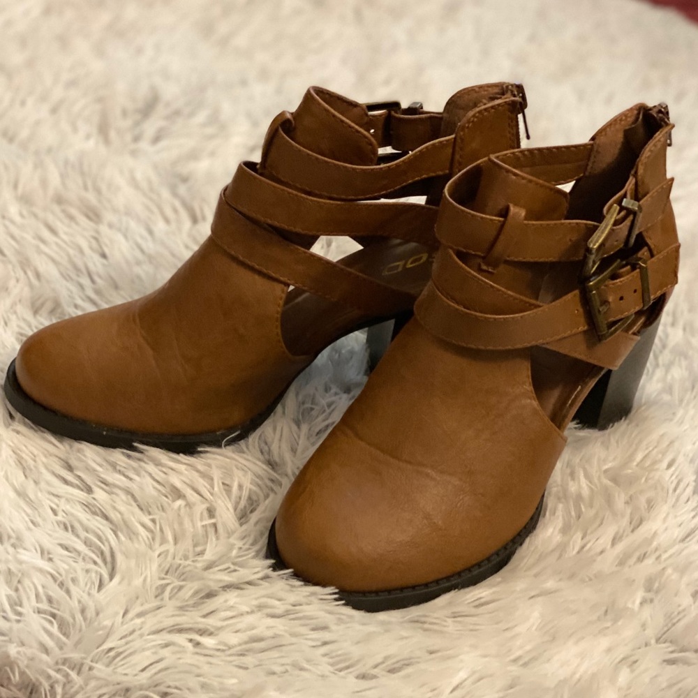 SODA ANKLE BOOTIE SZ8  STYLE SCRIBE-s